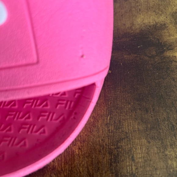 Fila, hot pink, sporty, slip on shoes. - Picture 4 of 9